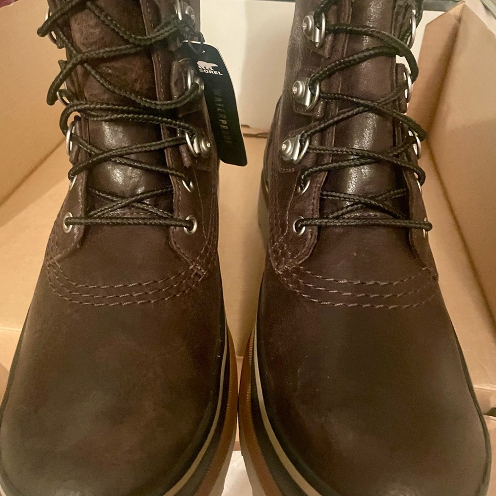 SOREL. NIB w/ Tag Box waterproof men’s CARIBOU STREET Blackened Brown Sz 9.5.